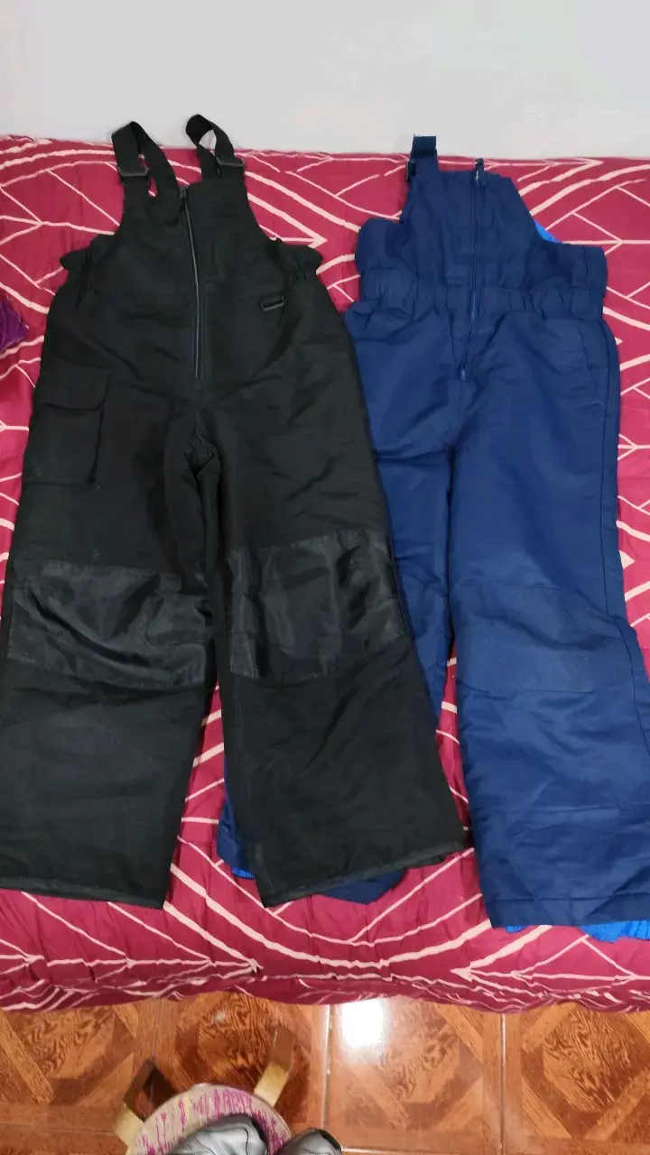 Pantalones de nieve para niños en negro y azul