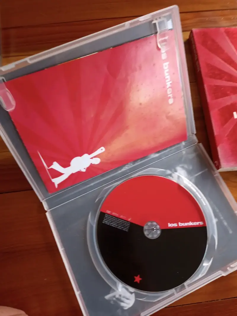 DVD de Los Bunkers en edición especial - 3