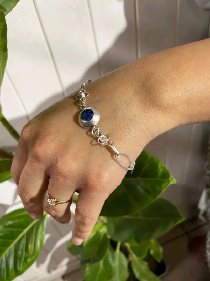 Pulsera de plata con piedra azul elegante - 1