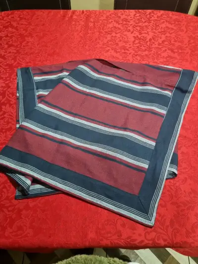 Conjunto de traje blanco con pantalón a rayas - miniatura 3
