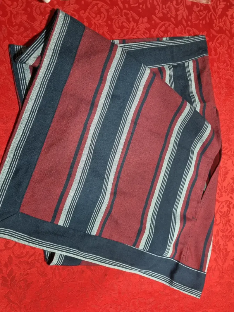 Conjunto de traje blanco con pantalón a rayas - 4