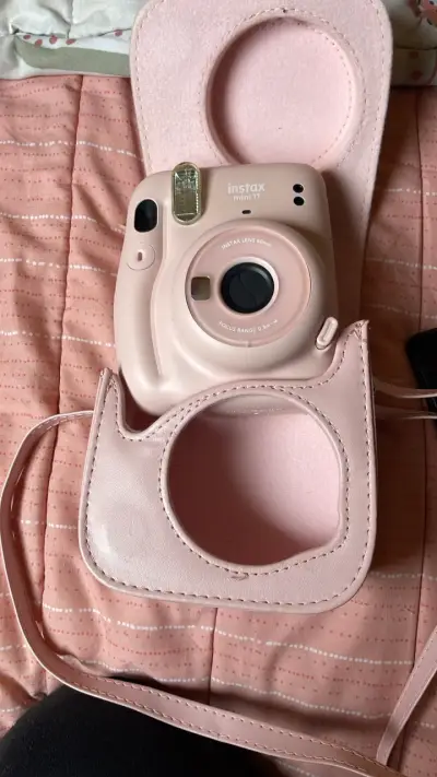 Cámara instantánea Fujifilm Instax Mini 11 rosa con funda - miniatura 1