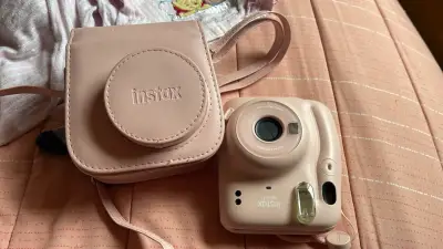 Cámara instantánea Fujifilm Instax Mini 11 rosa con funda - miniatura 2