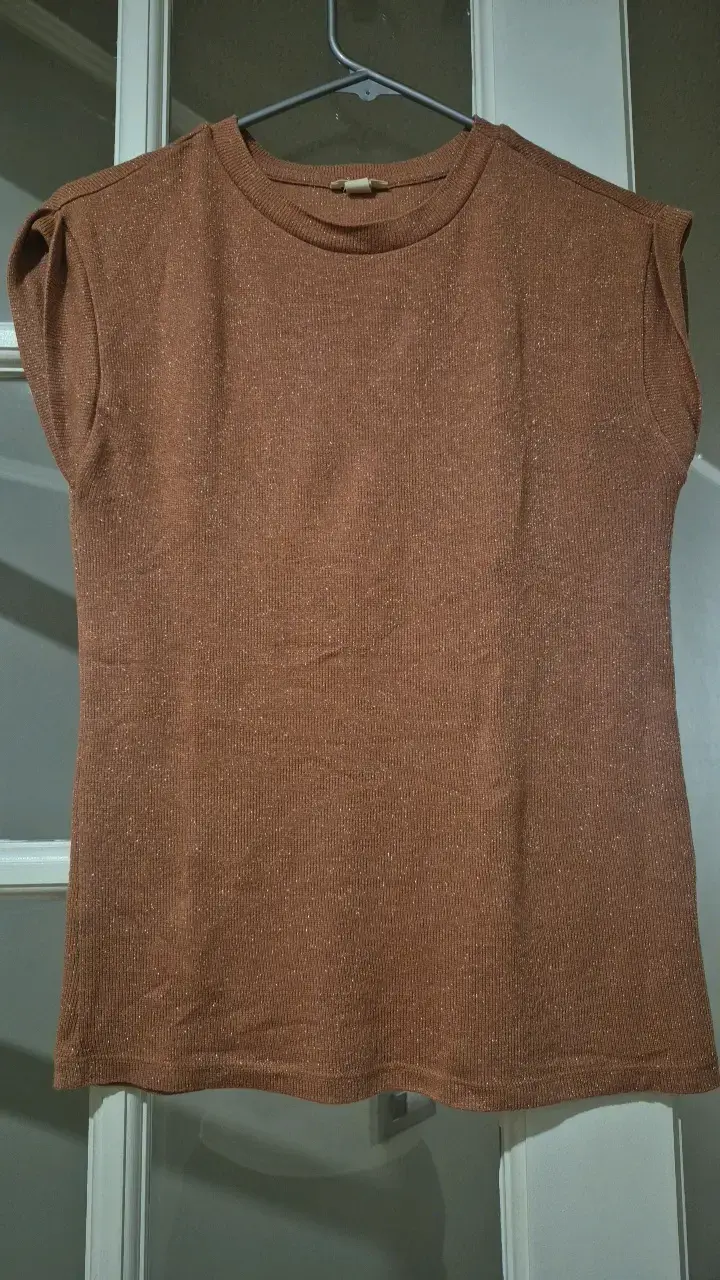 Polera sin mangas color marrón para mujer