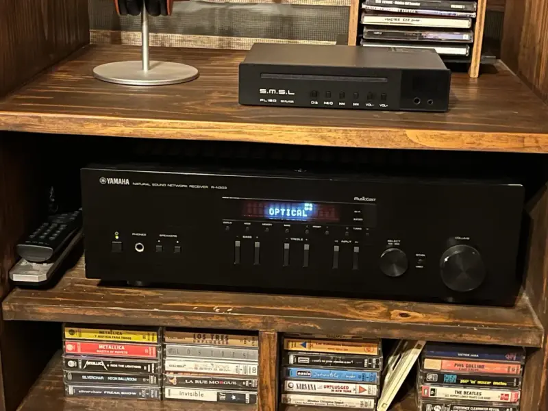 Receptor de Audio Yamaha R-N303 con Conectividad Óptica - 2