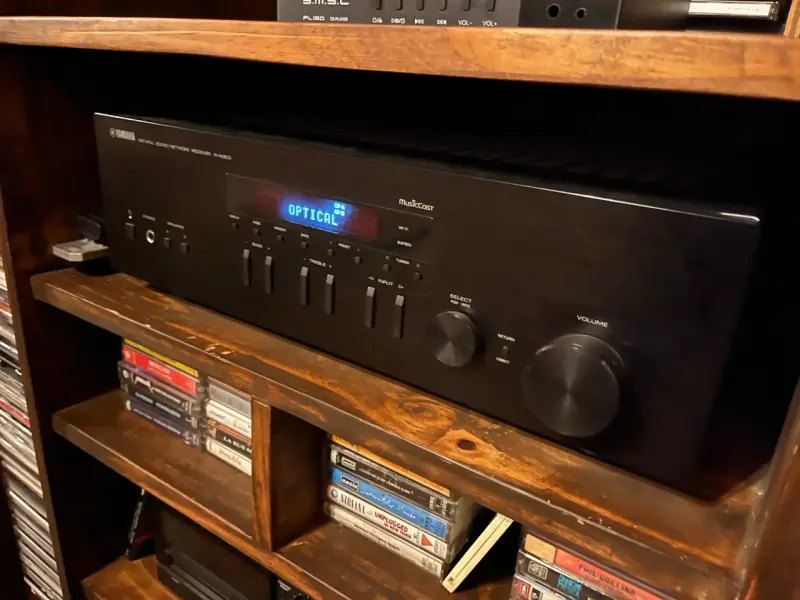 Receptor de Audio Yamaha R-N303 con Conectividad Óptica - 4