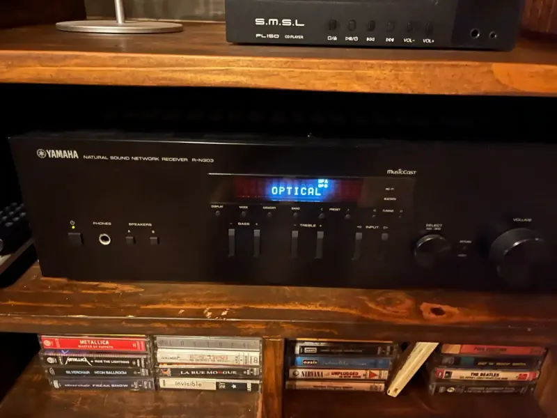 Receptor de Audio Yamaha R-N303 con Conectividad Óptica - 5