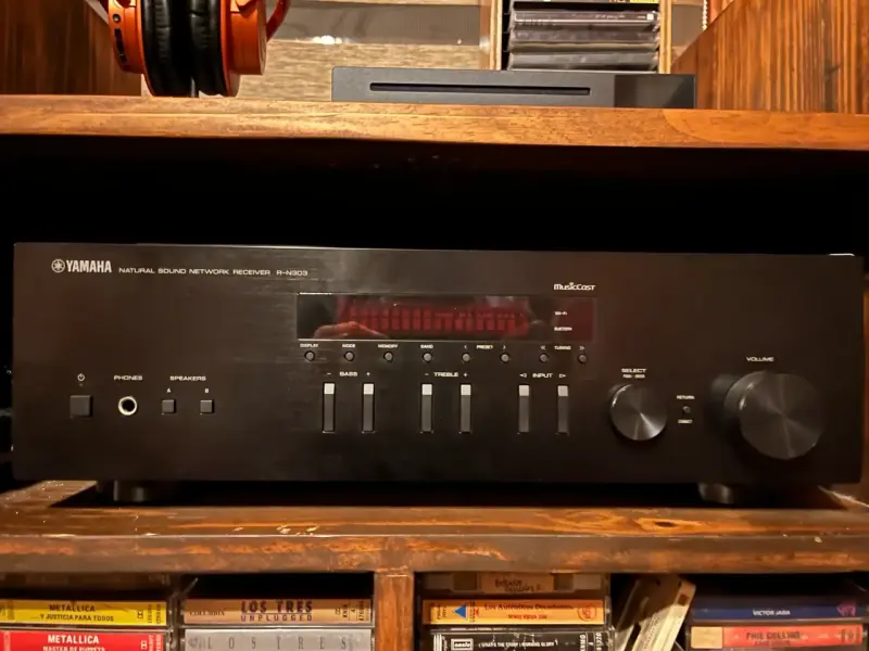 Receptor de Audio Yamaha R-N303 con Conectividad Óptica - 6