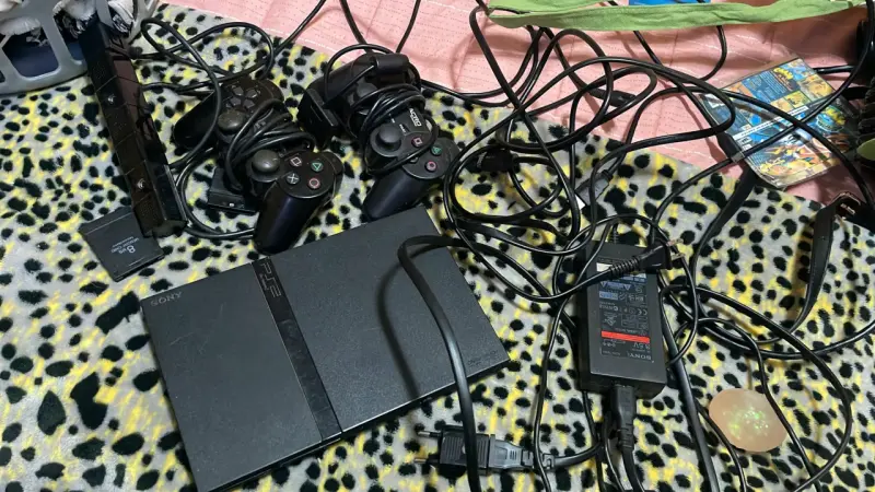 Consola Sony PS2 Slim con accesorios