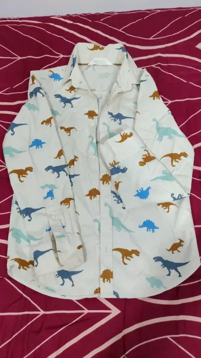 Camisa infantil con estampado de dinosaurios H&M - miniatura 1