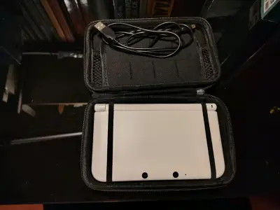 Consola Nintendo 3DS XL blanca con estuche - miniatura 1