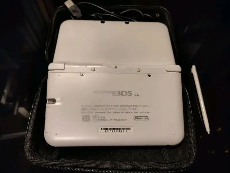 Consola Nintendo 3DS XL blanca con estuche - 3