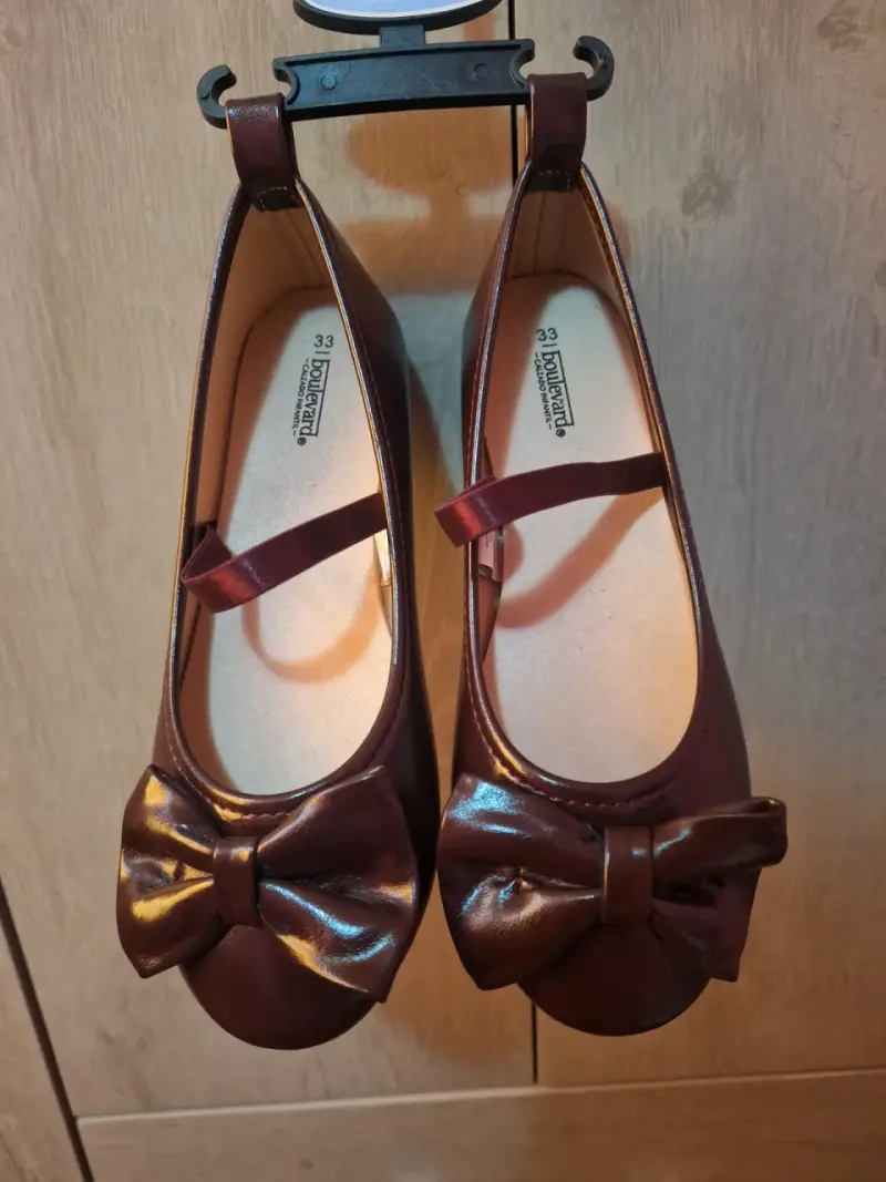 Zapatos de niña con lazo color burdeos talla 33