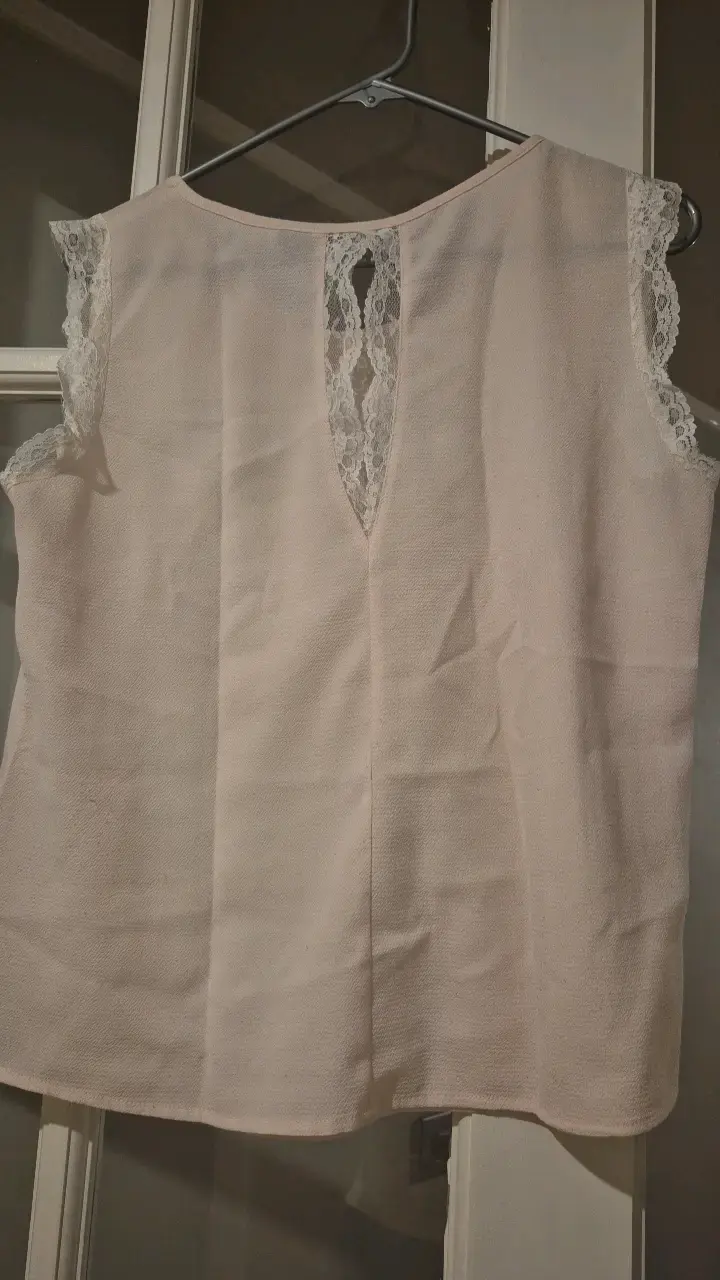 Blusa sin mangas con encaje beige - 2