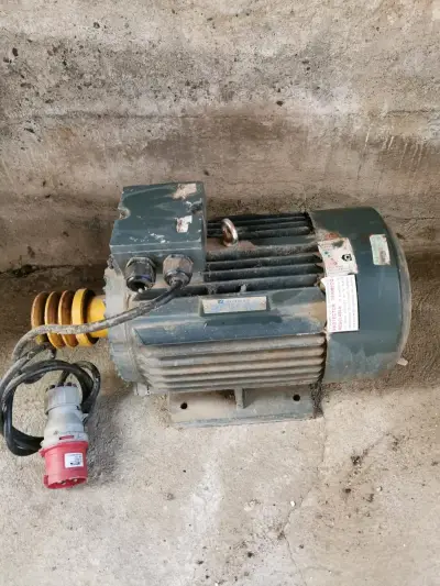 Motor eléctrico trifásico Imatesa 10HP - miniatura 1