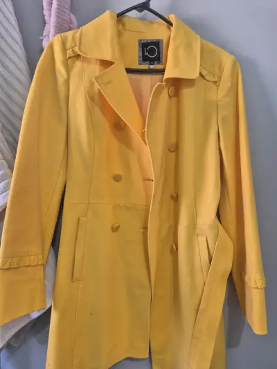 Abrigo amarillo para mujer con cinturón - miniatura 1