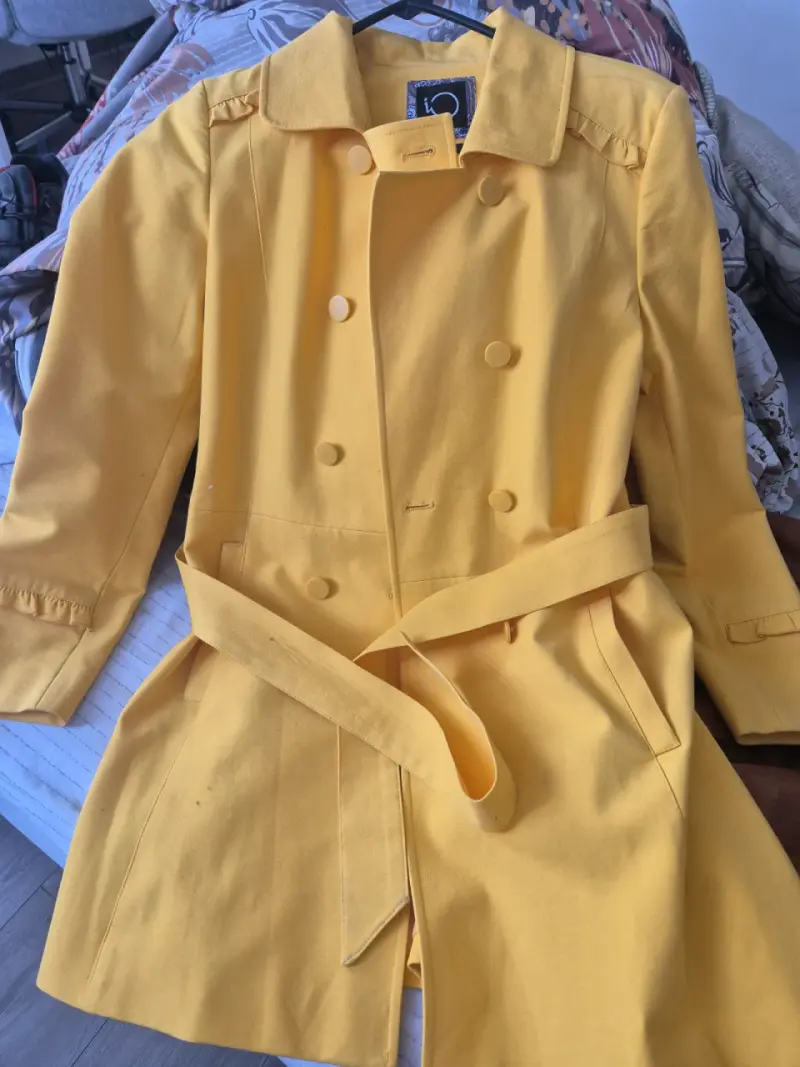Abrigo amarillo para mujer con cinturón - 2
