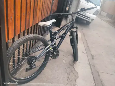 Bicicleta de montaña OXFORD negra con suspensión - miniatura 3