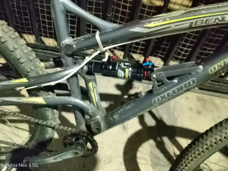 Bicicleta de montaña OXFORD negra con suspensión - 5