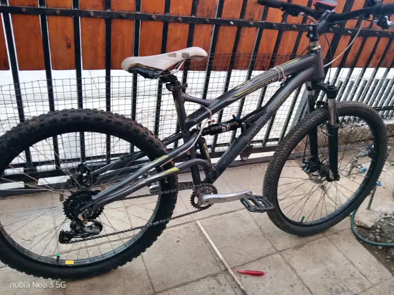 Bicicleta de montaña OXFORD negra con suspensión - 6