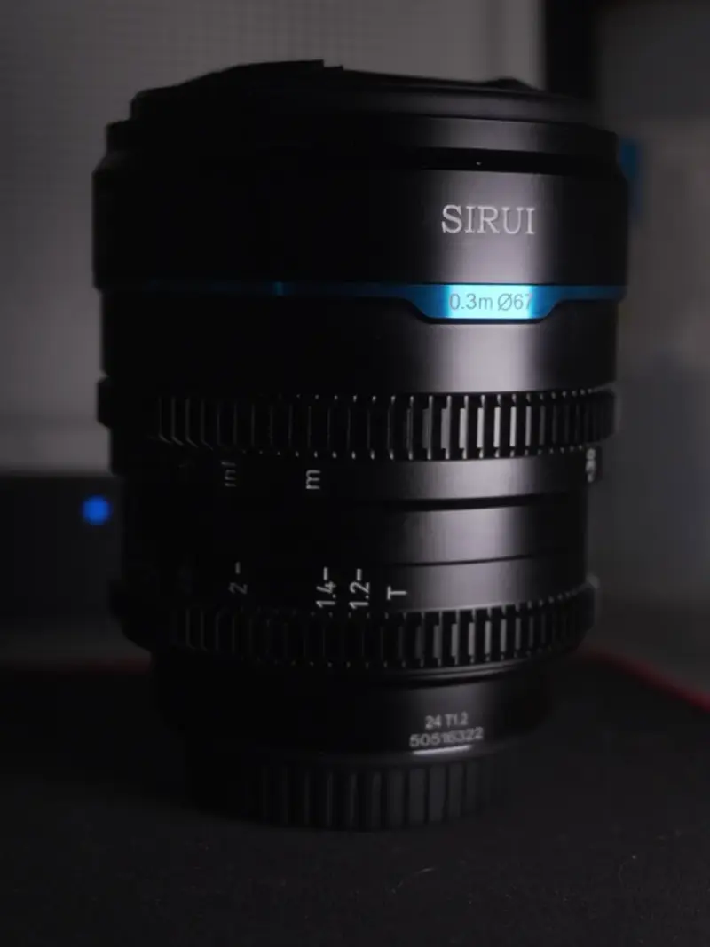 Lente Sirui 24mm T1.2 para Sony E - 1