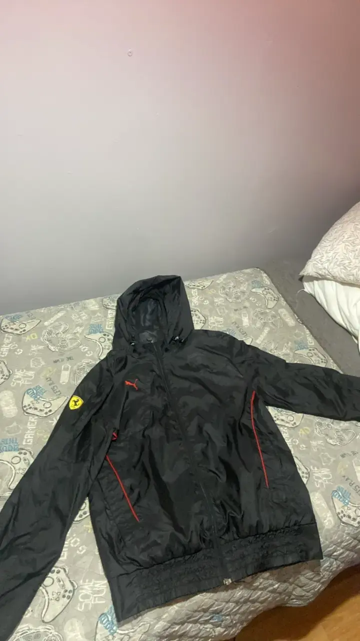 Chaqueta deportiva negra con capucha Ferrari - 1