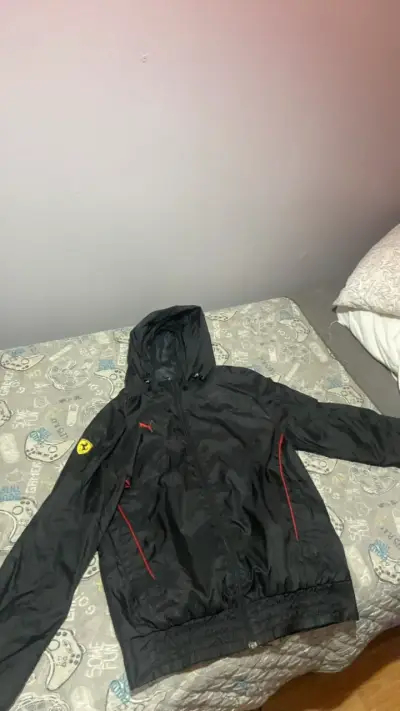 Chaqueta deportiva negra con capucha Ferrari - miniatura 1