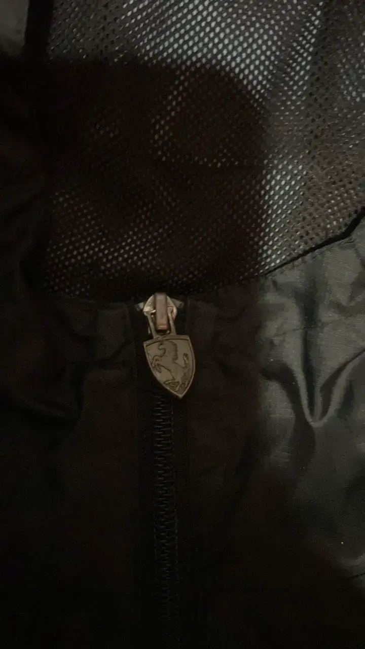 Chaqueta deportiva negra con capucha Ferrari - 3