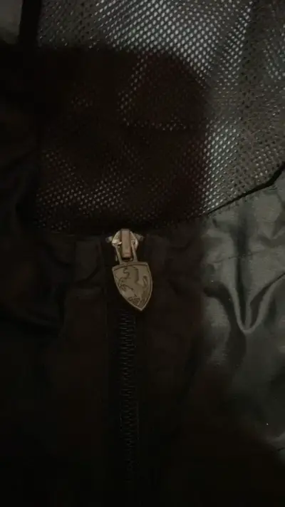 Chaqueta deportiva negra con capucha Ferrari - miniatura 3