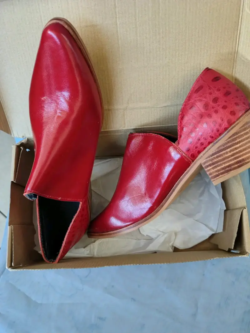 Zapatos de cuero rojo y amarillo con tacón - 1