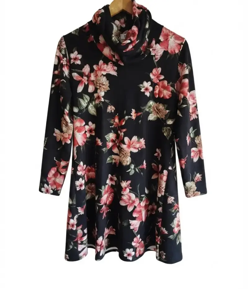 Vestido floral negro con cuello alto - 1