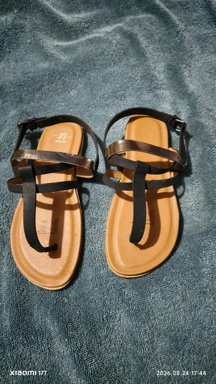 Sandalias planas negras talla 37 en buen estado - 2