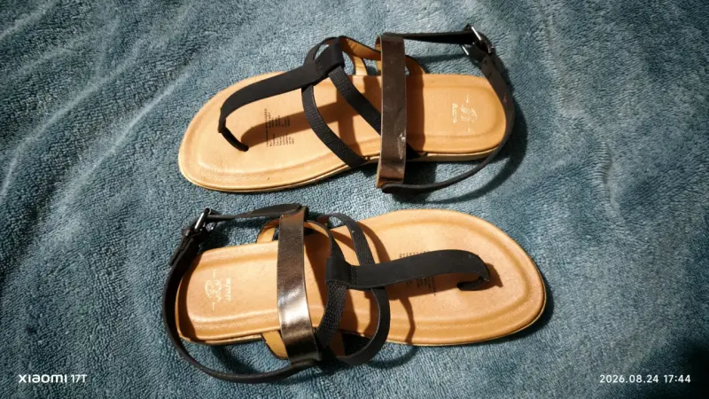Sandalias planas negras talla 37 en buen estado - 3