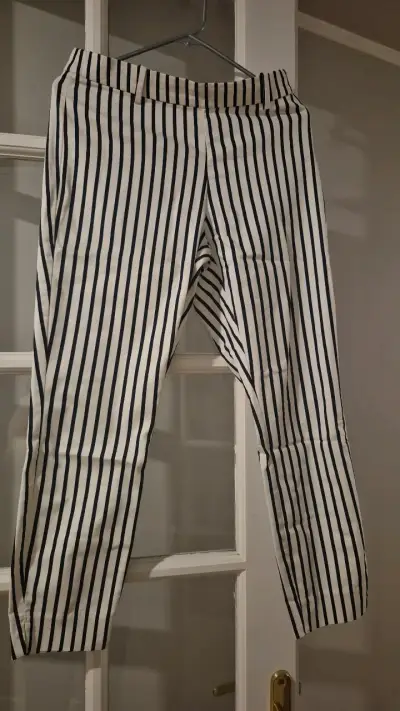 Pantalones a rayas blanco y negro para mujer - miniatura 1