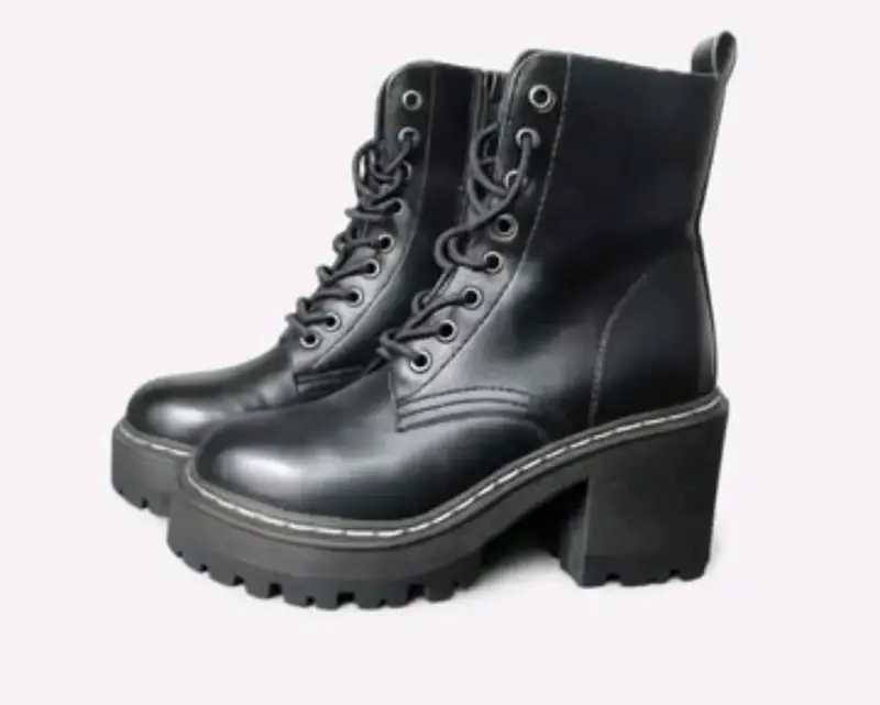 Botines de cuero negro con plataforma