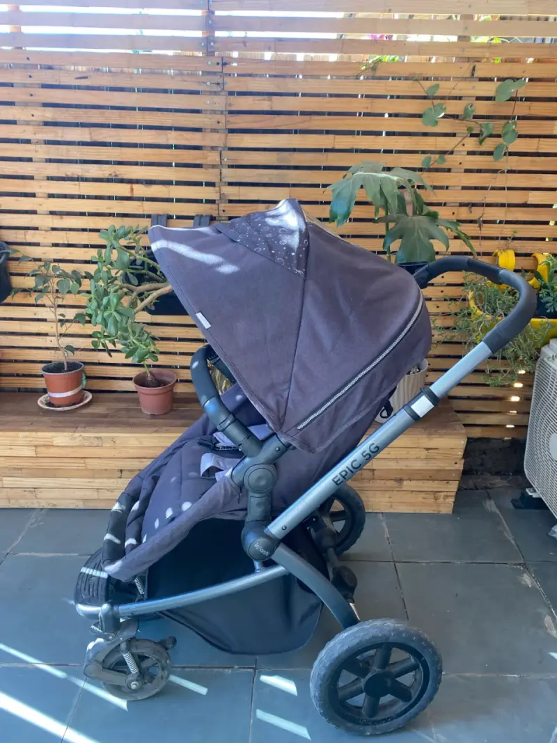 Coche de bebé Epic 5G con silla de auto - 1