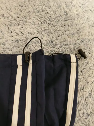 Pantalones deportivos azul marino con rayas baggy - miniatura 3