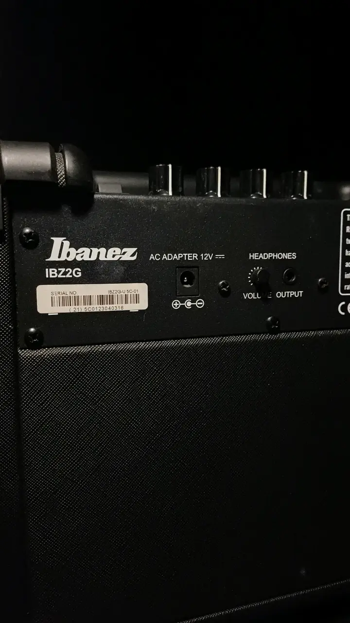 Amplificador Ibanez IBZ2G + Adaptador AC 12V - 4