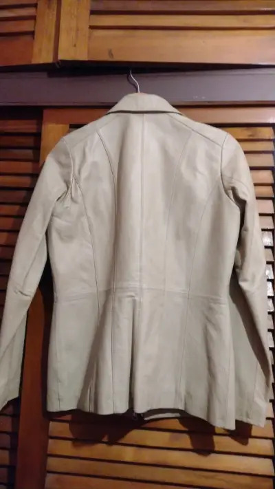 Chaqueta de cuero beige para mujer - miniatura 2
