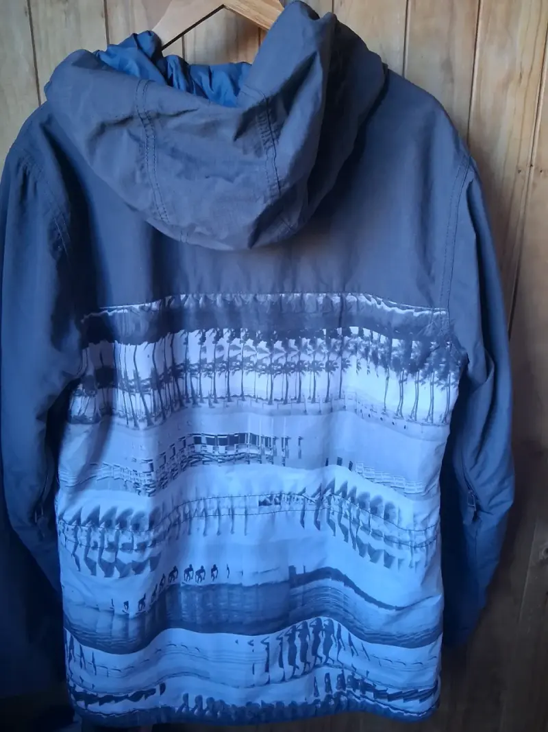 Chaqueta Burton con diseño gráfico y capucha - 2