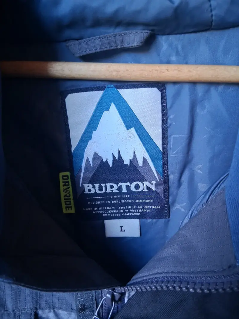 Chaqueta Burton con diseño gráfico y capucha - 3
