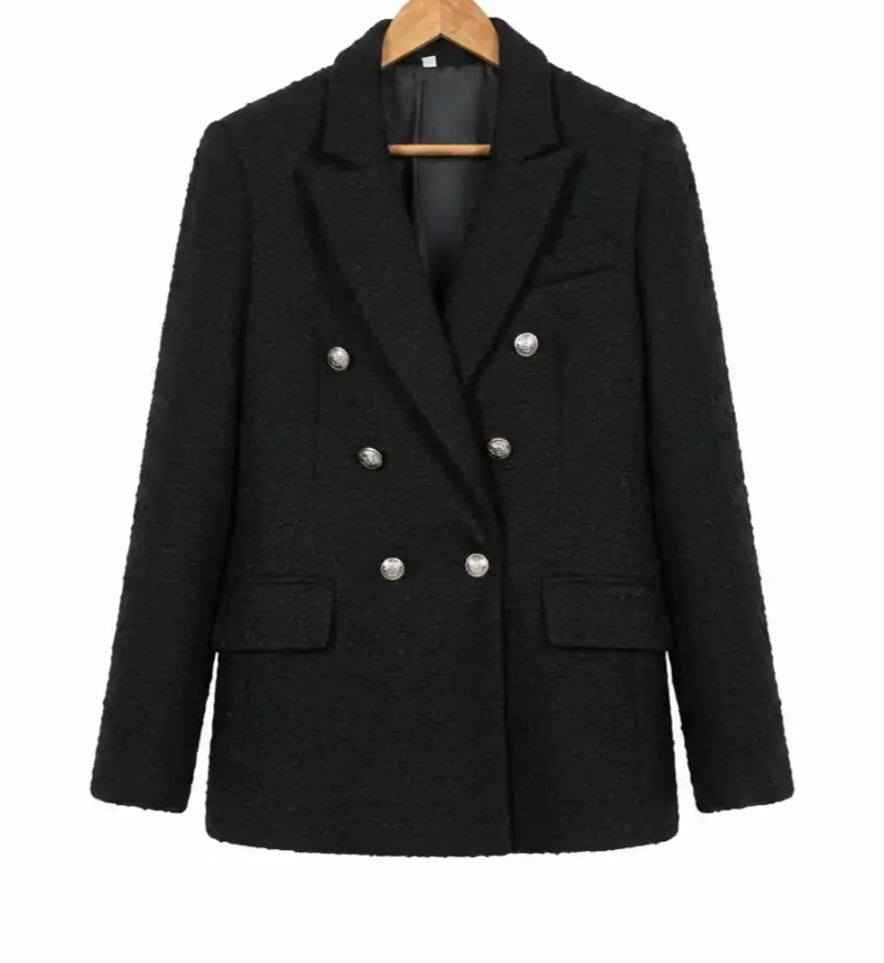 Blazer negro de mujer con botones decorativos - 1