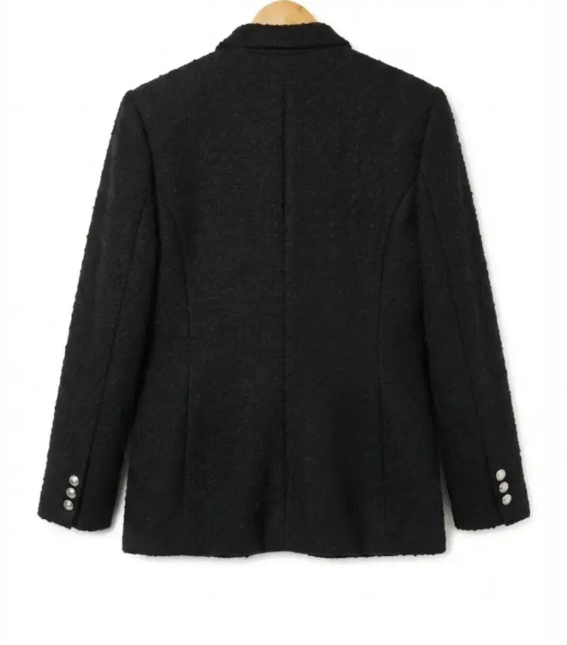Blazer negro de mujer con botones decorativos - 2