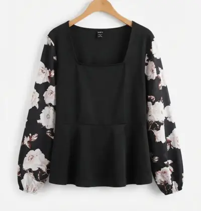 Blusa negra con mangas florales - miniatura 1