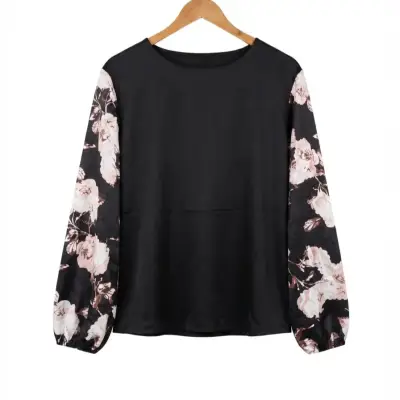Blusa negra con mangas florales - miniatura 2