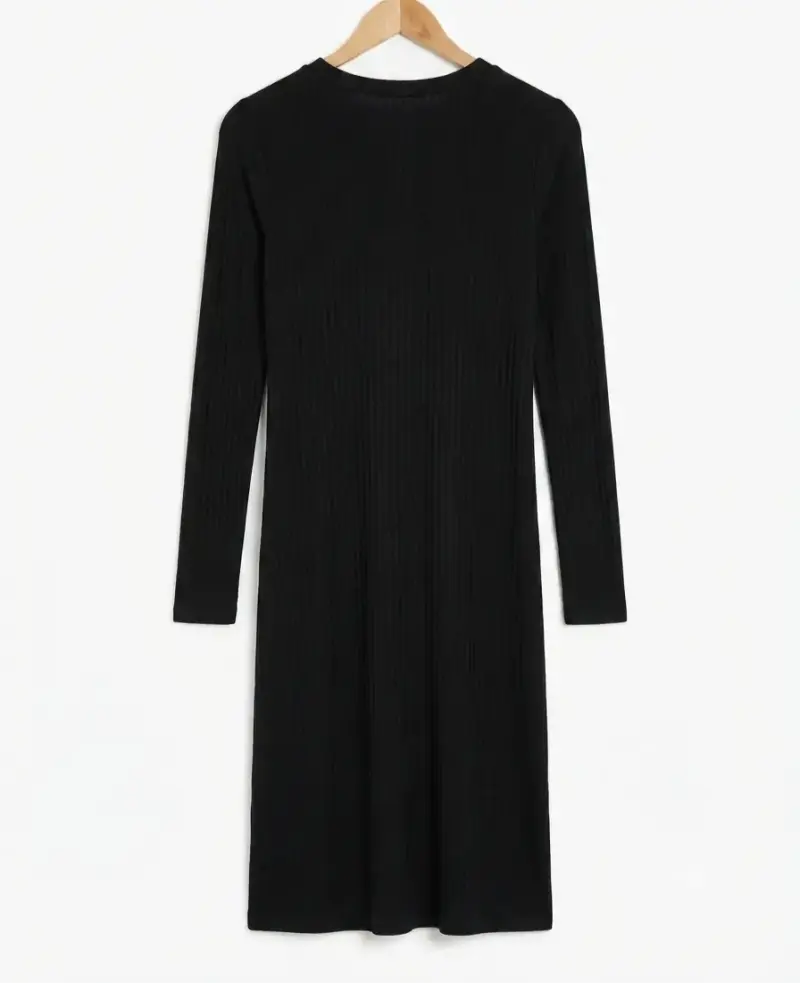 Vestido negro largo con botones dorados - 2