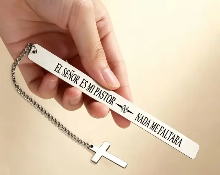 Separador de libros con cadena y cruz marcapáginas - 3