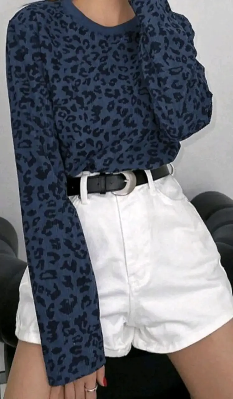 Polerón azul con estampado de leopardo - 2