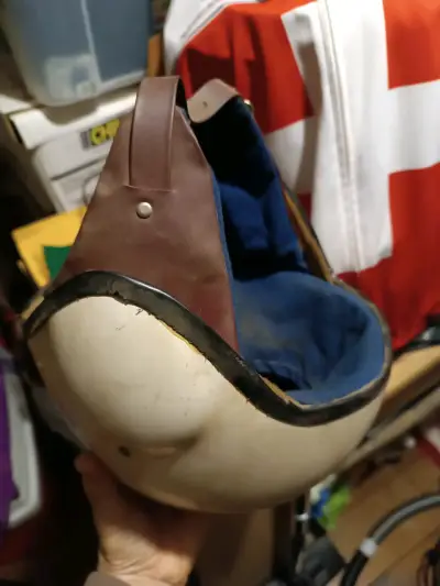 Casco vintage de motocicleta blanco con rayas - miniatura 4