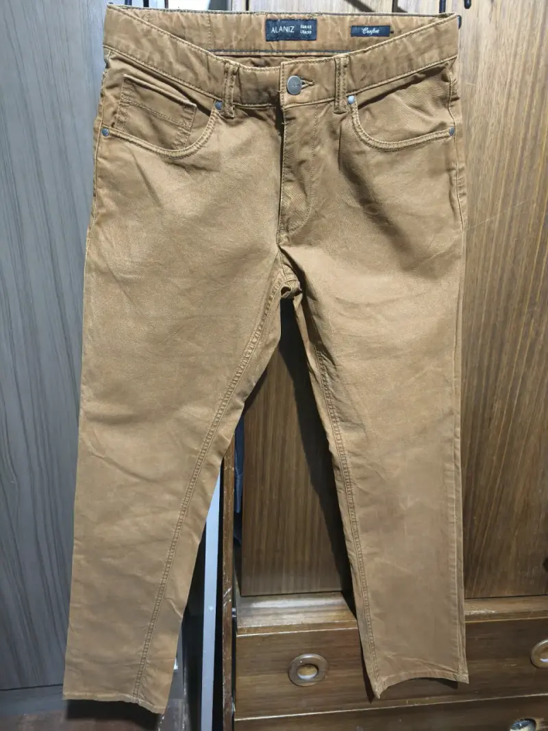 Pantalón Alaniz Hombre Slim Fit Café Talla 40 - 1